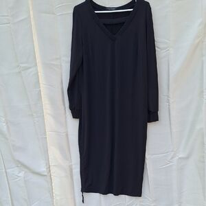 Periphery Black V-Neck Midi Dress‎